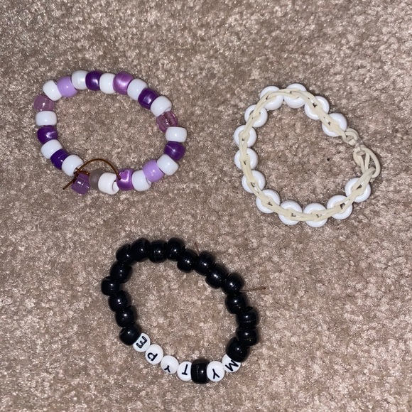 Beaded bracelets - Picture 3 of 4